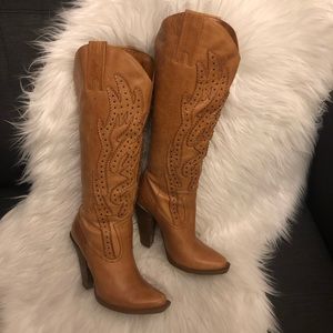 Light tan western boot with rivet accents & heel